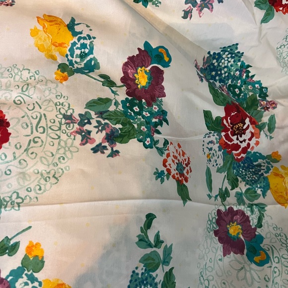 Pioneer Woman Country Garden Table Cloth 102” X 60” - Picture 3 of 4